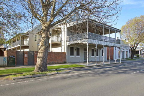 Albury Suites - Waterstreet - Tourism Cairns 1