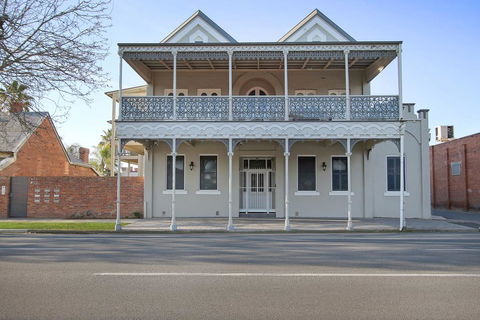 Albury Suites - Waterstreet - Tourism Cairns 0