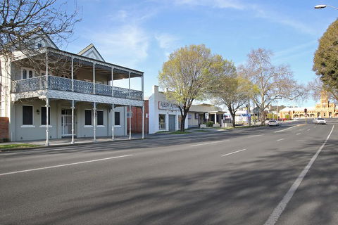 Albury Suites - Waterstreet - Tourism Cairns 2