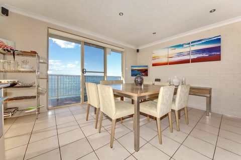 Alcheringa Unit 3 & 4, 32 Sandy Point Road - Tourism Cairns 3