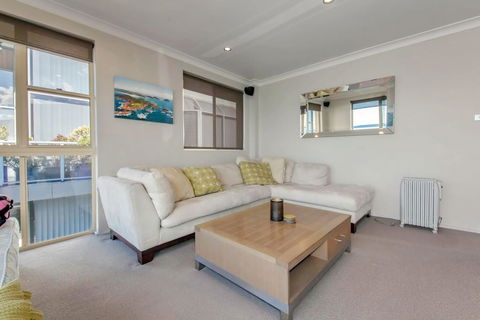 Alcheringa Unit 3 & 4, 32 Sandy Point Road - Tourism Cairns 1