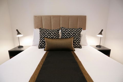 Alex Perry Hotel & Apartments - Tourism Cairns 0