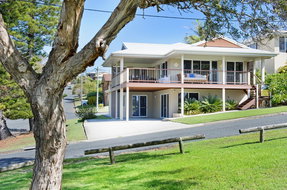 Book Bonny Hills Accommodation Tourism Cairns Tourism Cairns