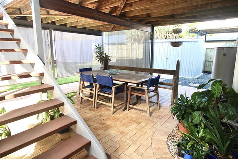 Aloha Alex Beach House Pet-friendly- 450m To The Beach - Tourism Cairns 1