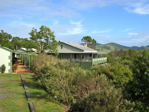 Amamoor Lodge - Tourism Cairns 0