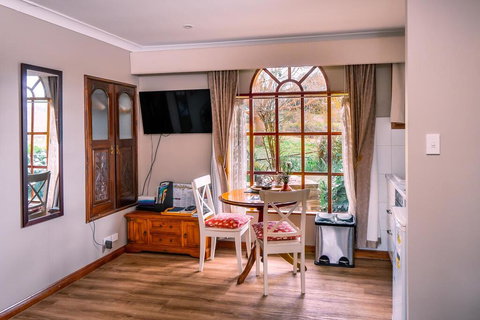 Amble At Hahndorf - Tourism Cairns 1