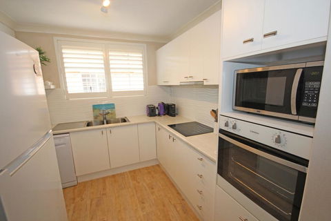 Annie's Apartment - Tourism Cairns 0