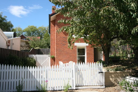 Annies Garden Cottage - Tourism Cairns 0