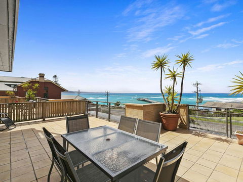 APARTMENT 12 PACIFIC APARTMENTS- Across From The Pier - Tourism Cairns 0