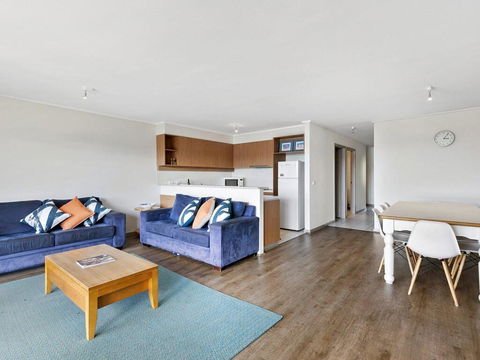 APARTMENT 29 PACIFIC APARTMENTS - Grand Escape With Ocean Views - Tourism Cairns 3