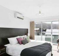 APOLLO 13 STUDIO - free wifi opposite beach - Tourism Cairns