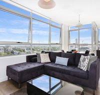 As the Sun Sets - Modern and Spacious 2BR Zetland Apartment Facing the Setting Sun - Tourism Cairns