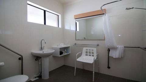 Ashleigh Court Motor Inn - Tourism Cairns 2