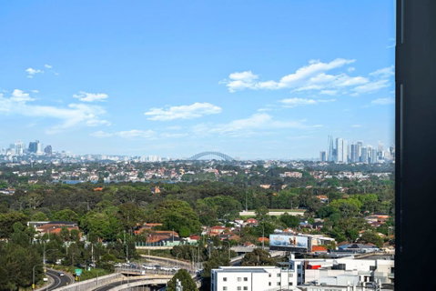 Luxury 1BR Apt With Stunning City Skyline Views - Tourism Cairns 1
