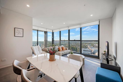 Luxury 1BR Apt With Stunning City Skyline Views - Tourism Cairns 2