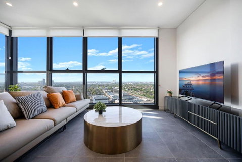 Luxury 1BR Apt With Stunning City Skyline Views - Tourism Cairns 0