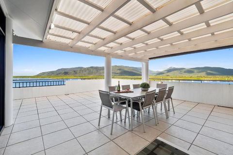Luxury Oceanview Penthouse Cairns City - Tourism Cairns 0