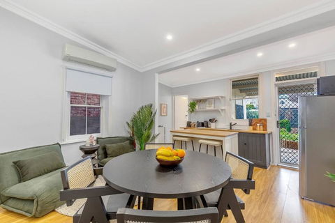 Main Street Terrace - An Elegant Urban Escape - Tourism Cairns 0