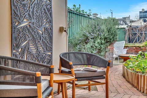 Main Street Terrace - An Elegant Urban Escape - Tourism Cairns 1