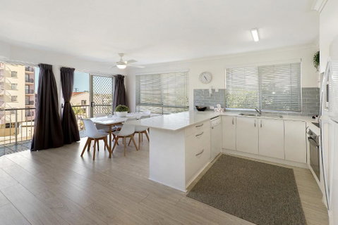 MAINSAIL8- MOOLOOLABA BEACH - Tourism Cairns 2