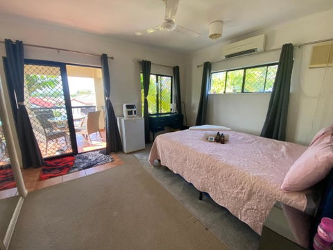 Master Ensuite And Private Balcony - Tourism Cairns 1