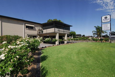 Mayfair Motel - Tourism Cairns 0