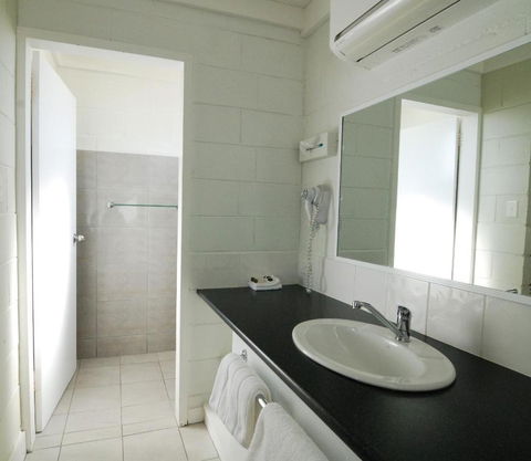 Mayfair Motel - Tourism Cairns 3