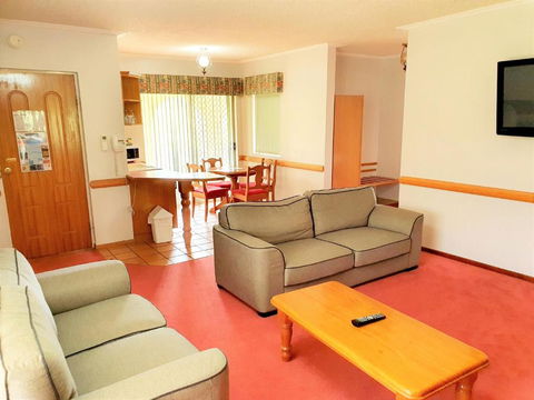 McNevins Warwick Motel - Tourism Cairns 3