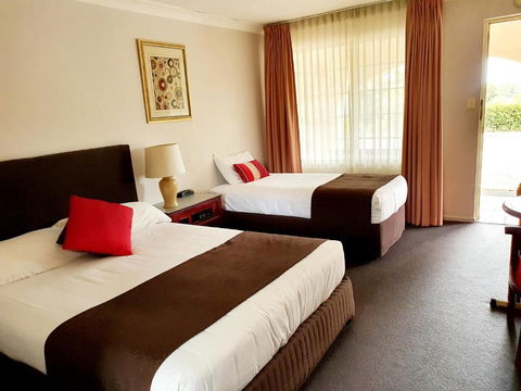 McNevins Warwick Motel - Tourism Cairns 2
