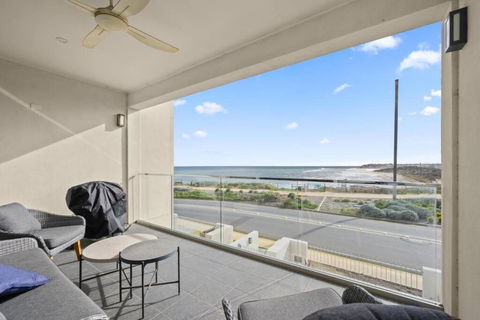 Meander - Port Noarlunga South - C21 SouthCoast Holidays - Tourism Cairns 2