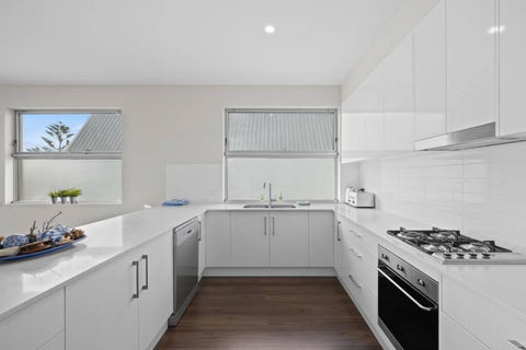 Meander - Port Noarlunga South - C21 SouthCoast Holidays - Tourism Cairns 3