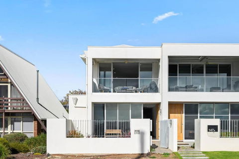 Meander - Port Noarlunga South - C21 SouthCoast Holidays - Tourism Cairns 0