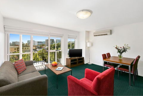 Melbourne Carlton Central Apartment Hotel Official - Tourism Cairns 3