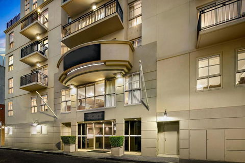 Melbourne Carlton Central Apartment Hotel Official - Tourism Cairns 1