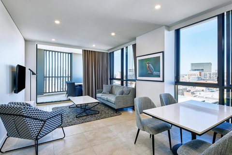 Meriton Suites Liverpool - Tourism Cairns 1