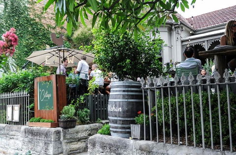 Modern Balmain Abode - Tourism Cairns 0