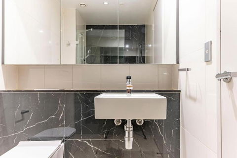 Modern 2B With Loft Bed Parking Central Mascot - Tourism Cairns 2