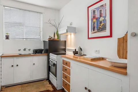 Modern City-Fringe Apartment In New Town - Tourism Cairns 3