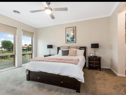 Modern Family Home With Pool - Tourism Cairns 3