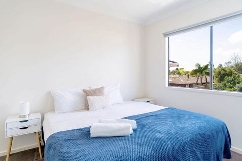 Modern Home In Central Oakleigh East - Tourism Cairns 1