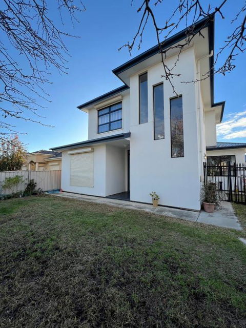 Modern House Between Airport And Sea - Tourism Cairns 3