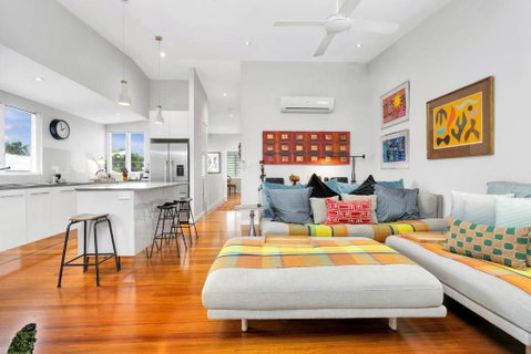 Modern Meets Tropical In This Free-standing Home - Tourism Cairns 1