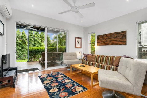 Modern Meets Tropical In This Free-standing Home - Tourism Cairns 2