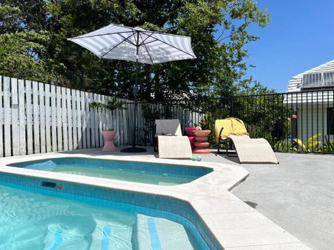 Modern Pool Oasis & Seaside Abode - Tourism Cairns 2