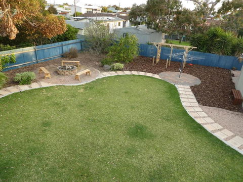 Moonta Bay Stylish Large Home 3 Min Walk From Beach And Jetty - Tourism Cairns 3