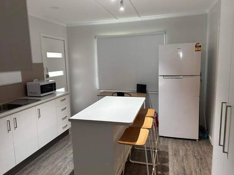 Mt Isa - Emerald Gem 3 Bedroom Home QUIET AREA - Tourism Cairns 2