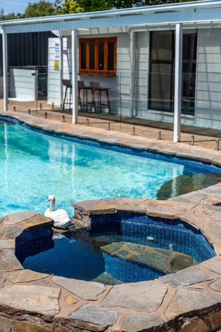 Neptune - 2BR Private Pool WiFi - Tourism Cairns 2