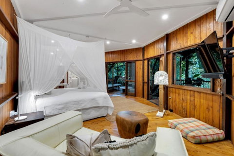 Neverland - The Stoney Creek Treehouse - Tourism Cairns 1