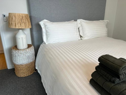 NEW BOUTIQUE 1bd Apt - Tourism Cairns 3