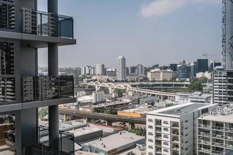 NEW Centrally Located High Level Studio Apartment - Tourism Cairns 0